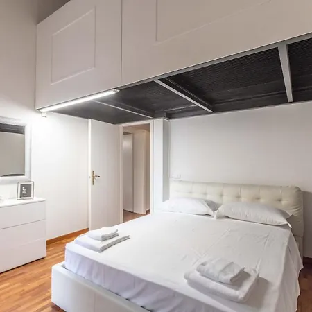 Daire Ubaldini House, By Short Holidays