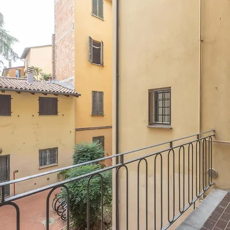 Ubaldini House, By Short Holidays *