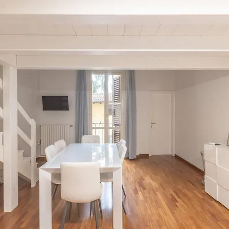 Ubaldini House, By Short Holidays *