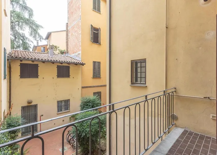 Ubaldini House, By Short Holidays *