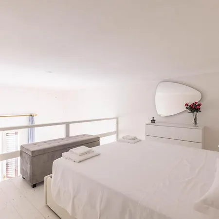 Ubaldini House, By Short Holidays Apartman