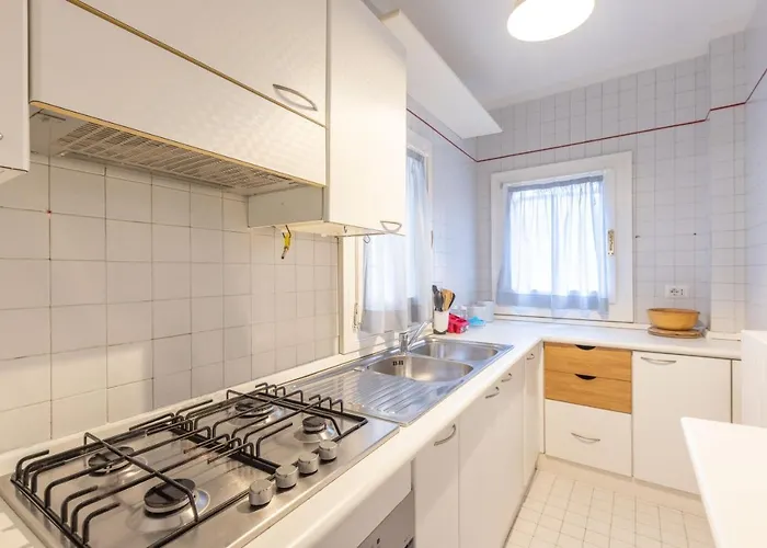 Ubaldini House, By Short Holidays *